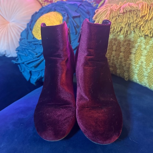 Maroon Burgundy Velvet Booties sz 8.5 - Picture 3 of 6